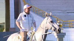 Г.Бердымухамедов приказал использовать для покрытия дорожек ахалтекинского комплекса туркменскую землю